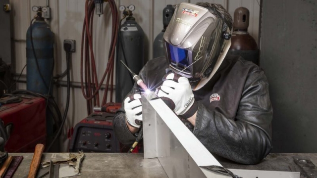 Lincoln Electric VIKING 3350 Welding Helmet Review
