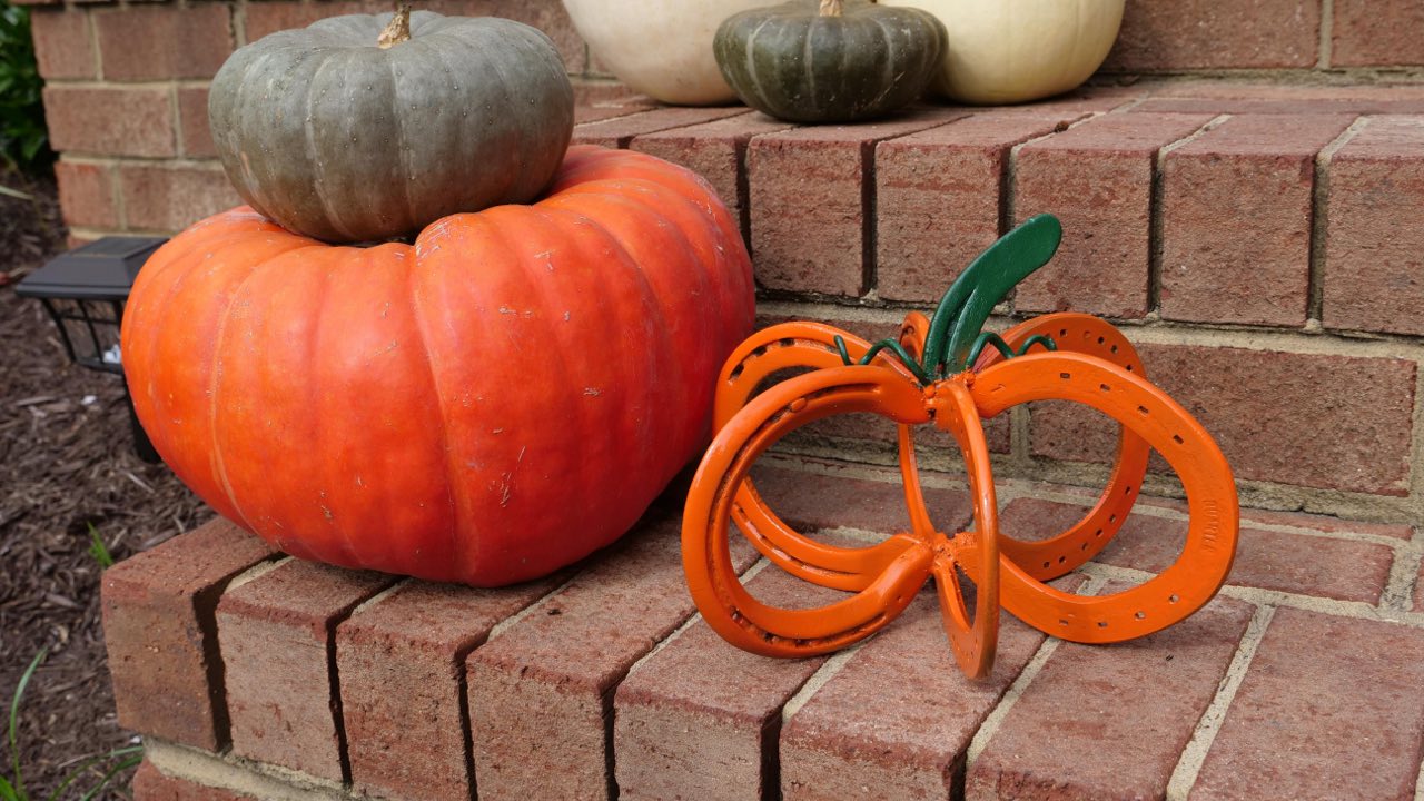 horseshoe pumpkin project idea