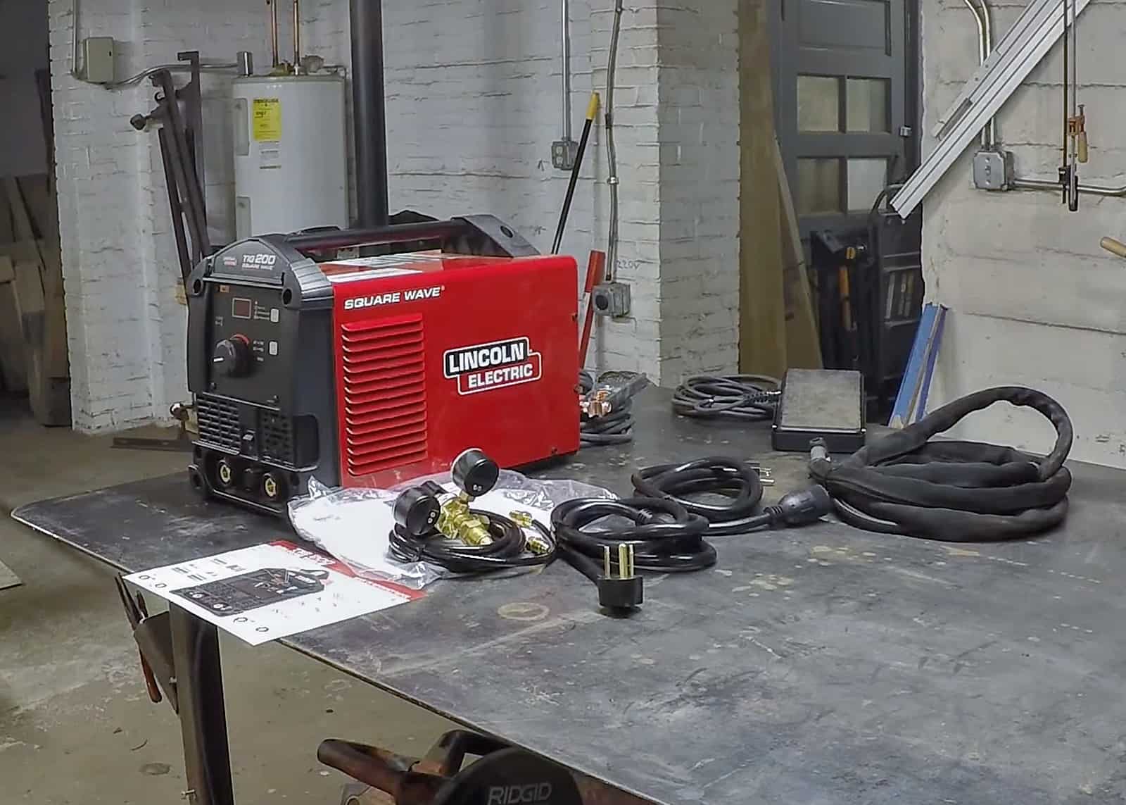 lincoln electric tig 200 squarewave side