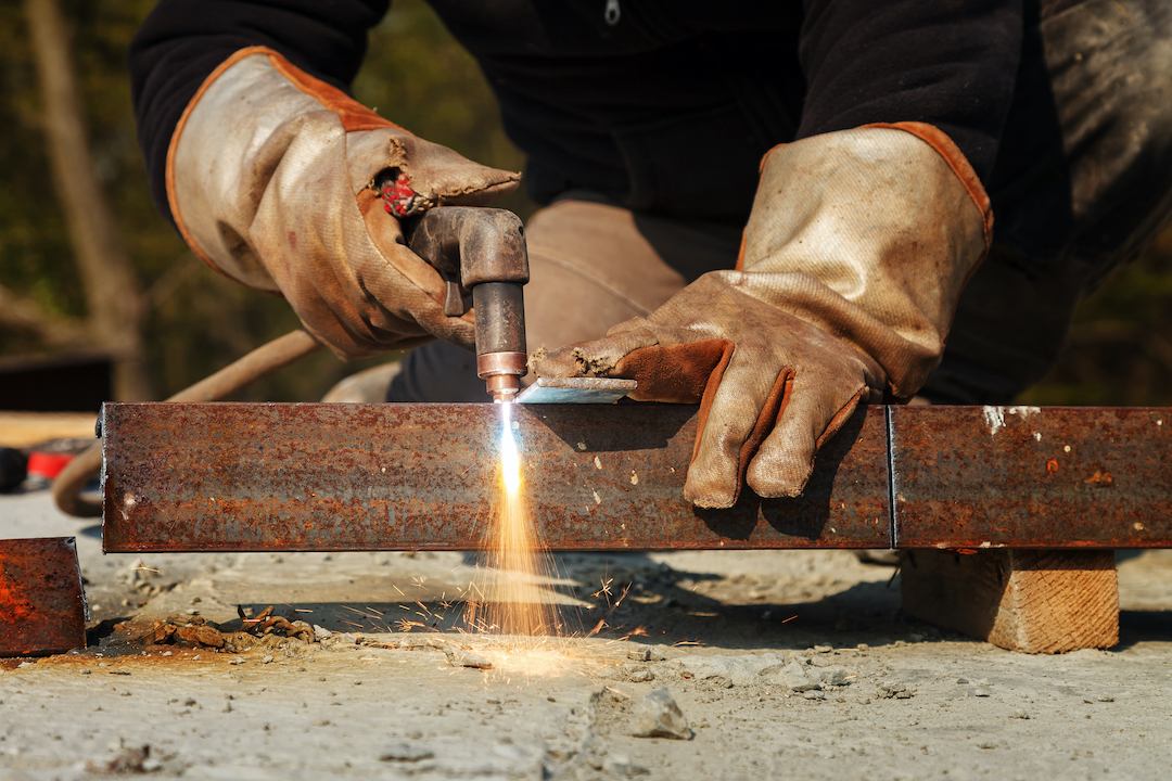 What Gas Does a Plasma Cutter Use? Find Out Now!