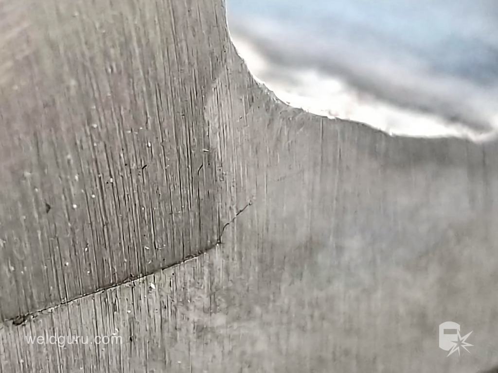 underbead weld crack example