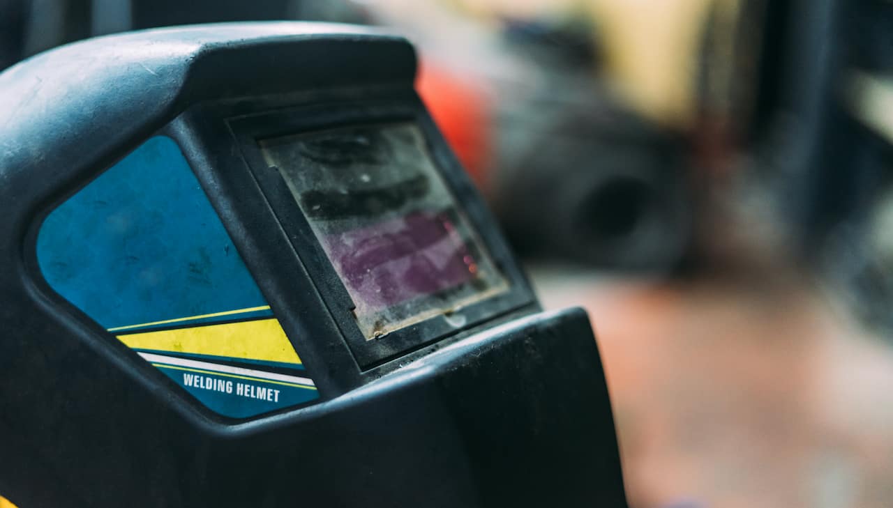 3 Tricks To Clean Your Welding Helmet Lens Weld Guru